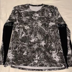 Lululemon Large Men’s Long Sleeve Shirt